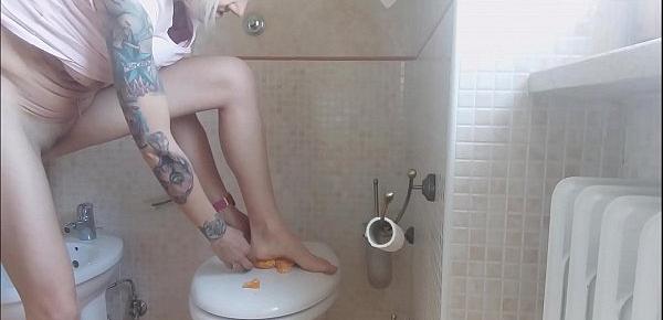  a beautiful pee ... on orange! I must be crazy or perverted